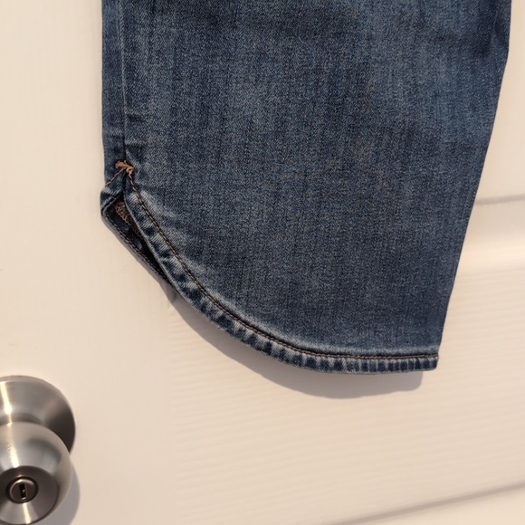 Chico's Pull On Capri Jeans - Picture 4 of 4